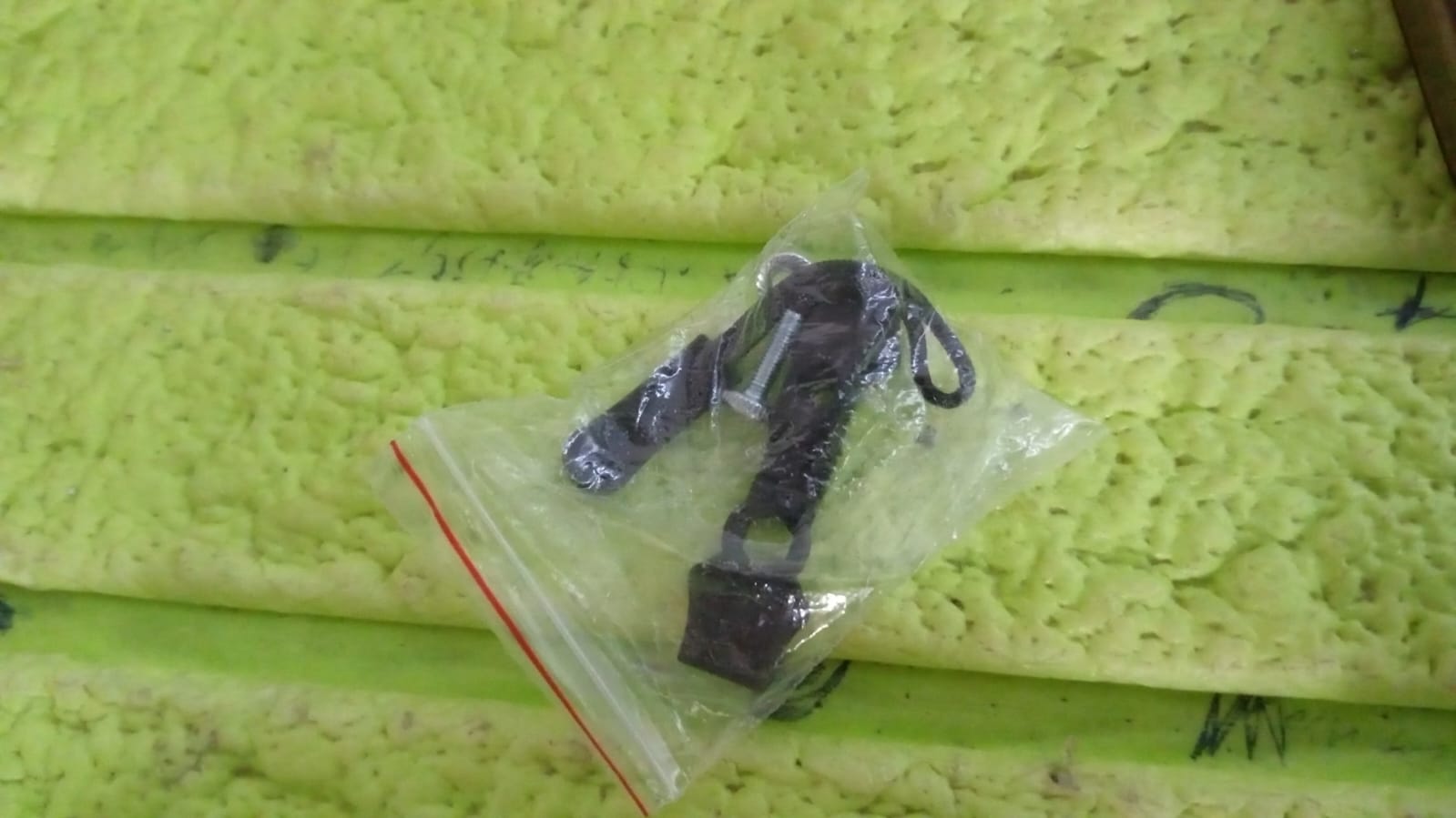 Portable Universal Detachable Zipper Slider (1 Pc / Medium) Portable Universal Detachable Zipper Slider (1 Pc / Medium)